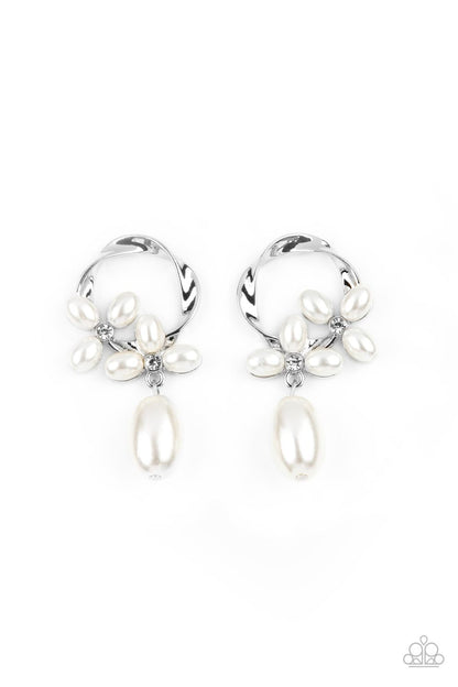 Elegant Expo - White Paparazzi Accessories
