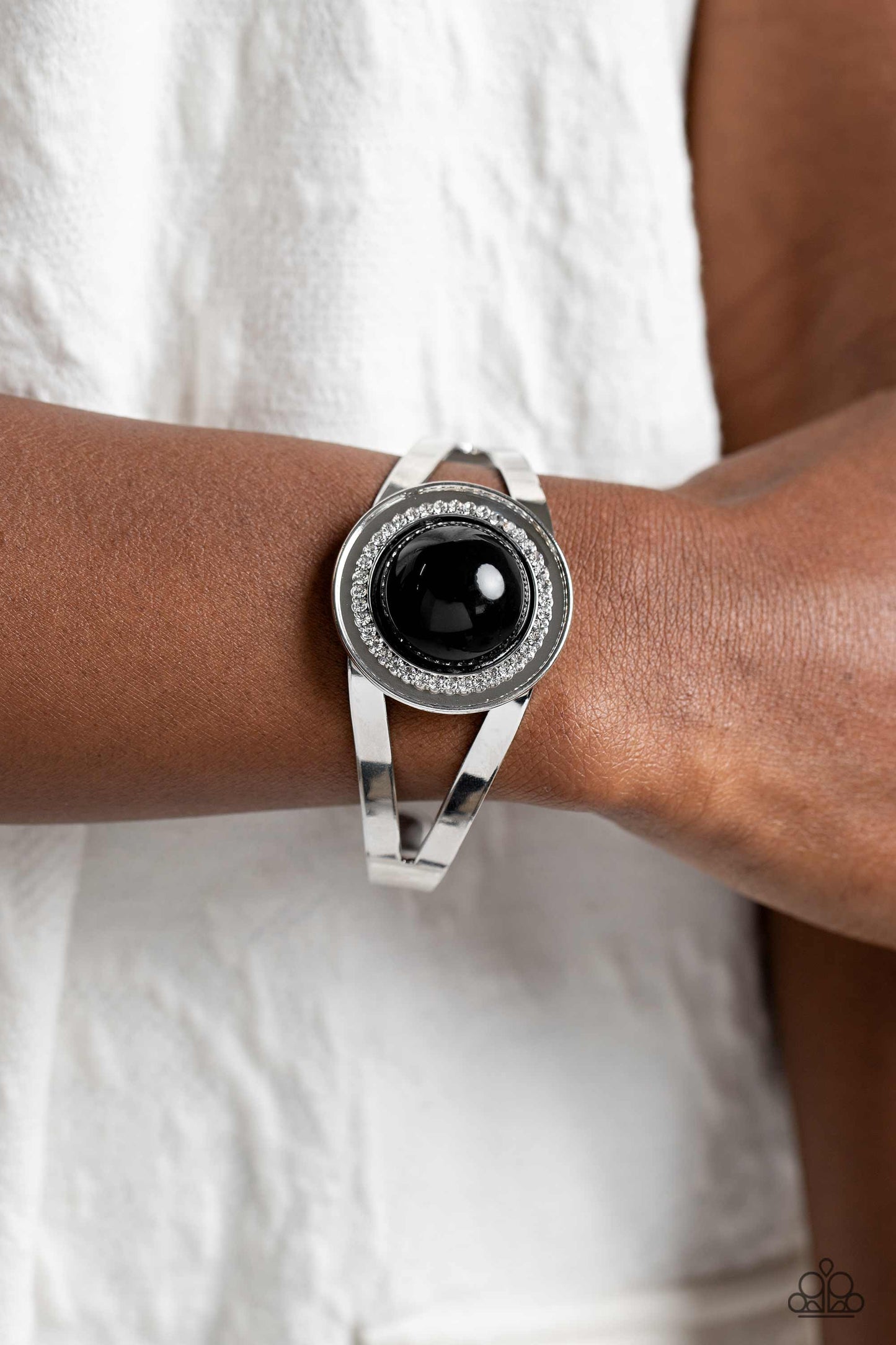 Put On The GLITZ - Black Paparazzi Accessories